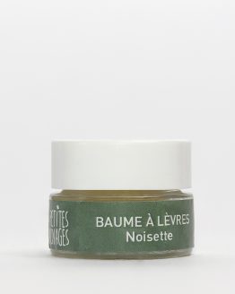 Le baume à lèvres NOISETTE est un indispensable, il est efficace en toute circonstance.